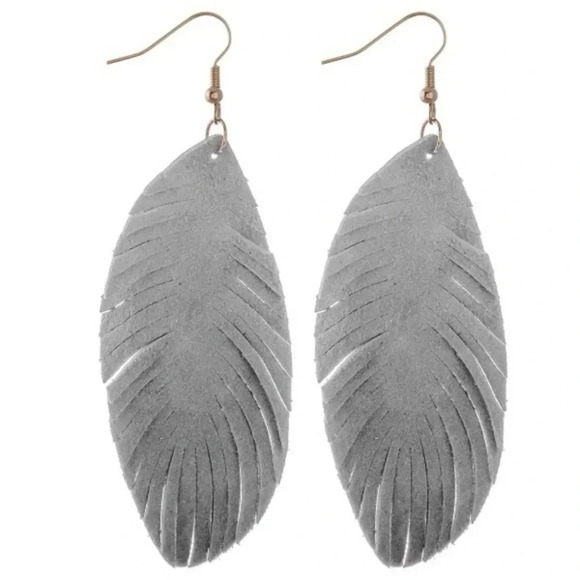 NWT boutique Narrow faux suede feather cut out drop earrings. - Picture 1 of 1